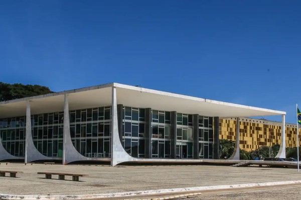 STF começa a julgar recursos de Bolsonaro e aliados contra condenação