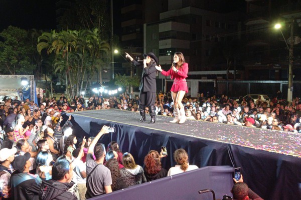 Day e Lara "misturam o povo de Minas com o de Goiás" na Fenapraça 2025; veja ao vivo