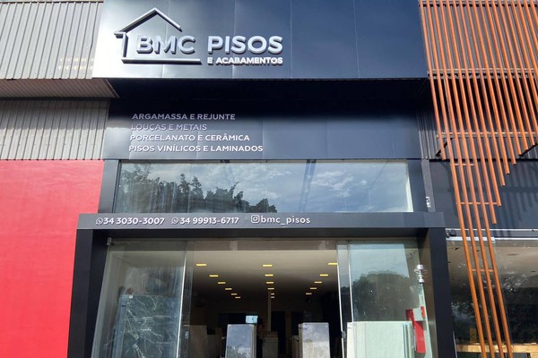 BMC Pisos e Acabamentos muda para a Avenida JK, lança novidades e prepara queima de estoque