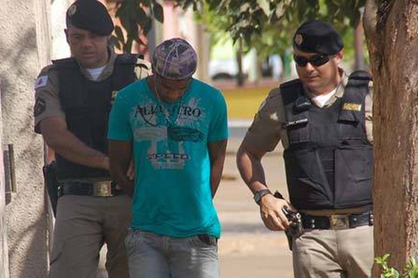 Foragido da justiça é preso quando caminhava pelo Bairro Vila Rosa