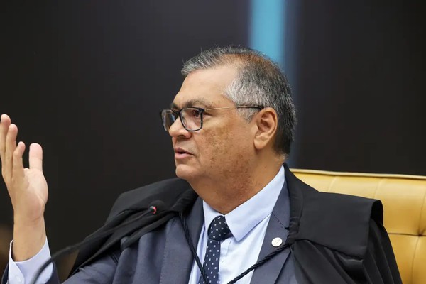 Dino diz que crimes da trama golpista não podem ser anistiados