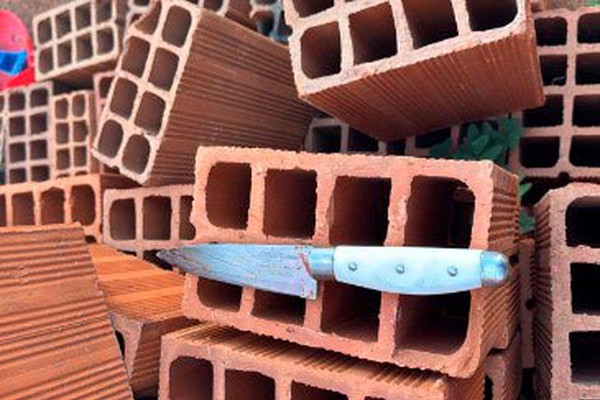 Jovem de 19 anos é esfaqueada após discussão em Serra do Salitre e precisa ser transferida em para Patos de Minas