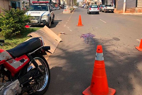 Acidente entre duas motocicletas deixa homem gravemente ferido em Carmo do Paranaíba