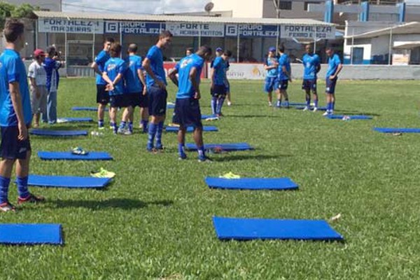 Jogadores da URT se apresentam no Estádio Zama Maciel e iniciam treinamentos