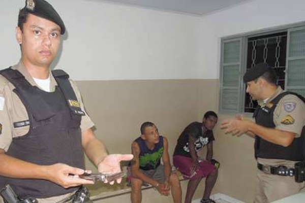 Jovem é preso e arma apreendida após assalto no centro de Patos de Minas