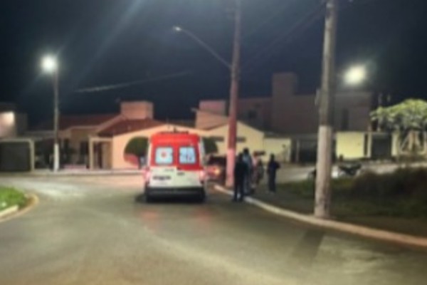 Entregador pede ajuda para identificar carro que o atingiu na contramão de rotatória e fugiu