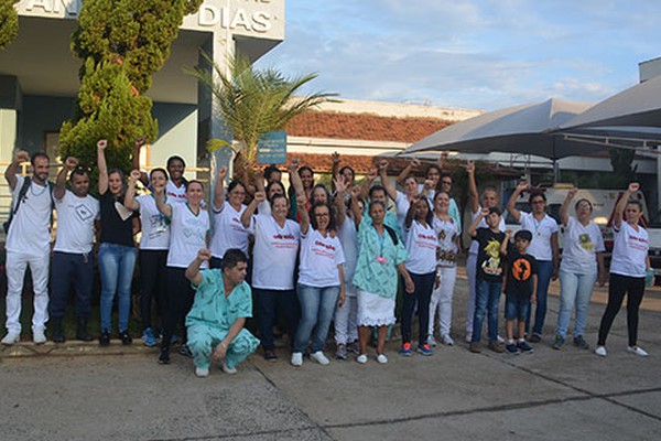 Funcionários voltam a manifestar contra proposta do governo de terceirizar Hospital Regional