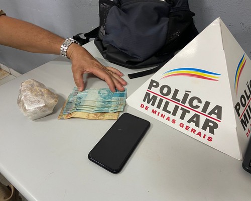 Jovem é preso após ser flagrado recebendo pacote com 250g de crack, na av. Afonso Queiroz