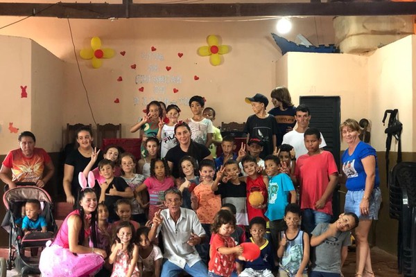 Conselho Comunitário de Alagoas comemora Domingo de Páscoa com doces e brincadeiras