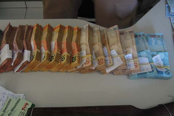 Polícia Militar recupera cofre com R$ 60 mil e prende cinco autores do furto em São Gonçalo