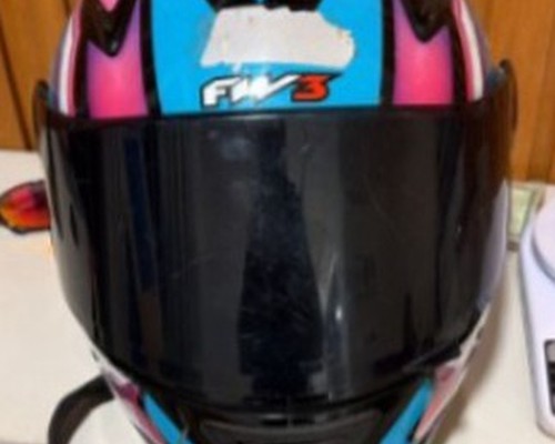 “Mais frágil”! Casal é preso em condomínio após tomar celular de mulher; grávida atuou como "piloto de fuga"