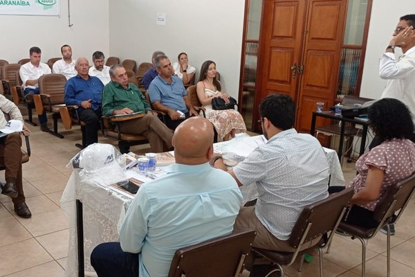 AMAPAR debate censo do IBGE, Codevasf e usina de triagem em Patos de Minas