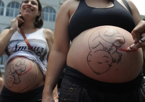 Fatores sociais e estruturais empurram mulheres para cesarianas