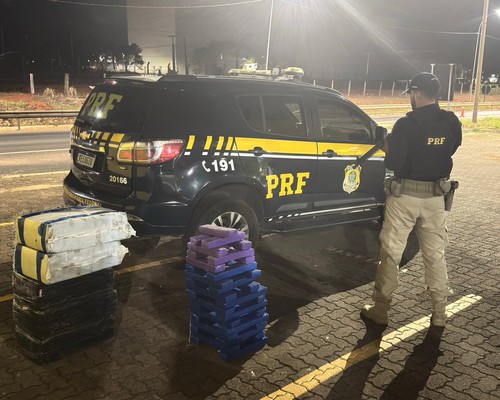 Perseguição da PRF na BR 365 termina com a apreensão de cerca de 200kg de maconha