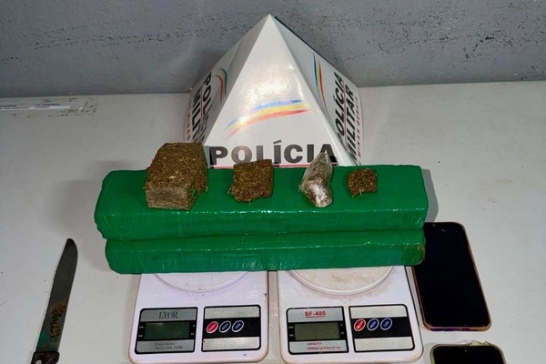 Irmãos tentam esconder drogas em vaso sanitário mas acabam presos em Patos de Minas