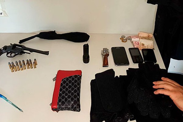 Trio é parado na Zona Rural com armas e vários materiais usados para praticar assalto