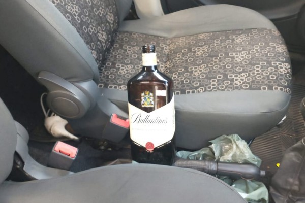 Mulher flagrada dirigindo completamente transtornada é levada para o Caps e depois presa