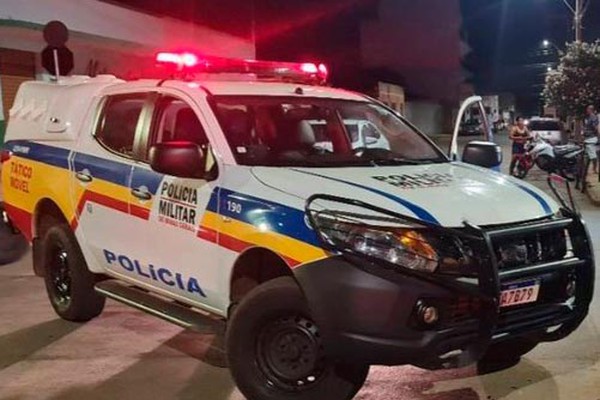 Jovem é agredida pelo sogro com tapas, soco e cadeirada, em Patos de Minas