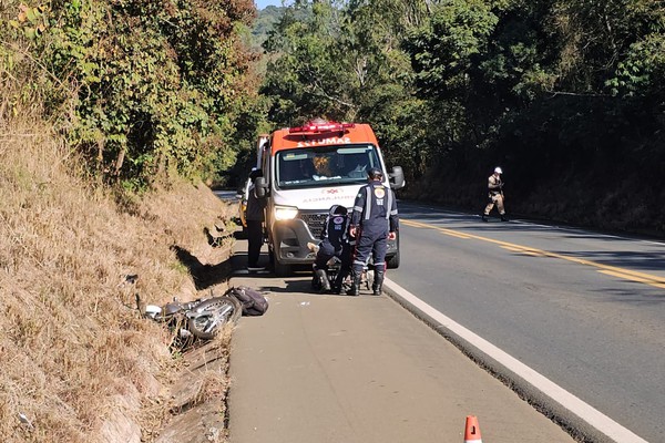 Motociclista morre após ser encontrado caído às margens da MGC 354, em Patos de Minas