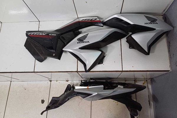 Jovem que teve moto furtada reconhece peças do veículo em loja de Patos de Minas