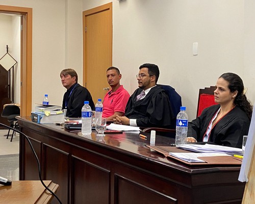 Homem que esfaqueou conhecido após desentendimento por conserto de moto é absolvido por legítima defesa