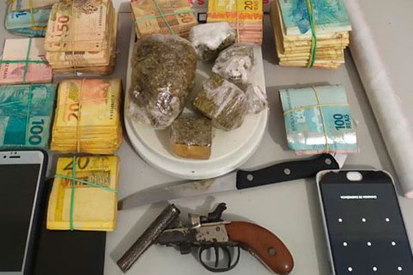 Suspeitos de tráfico de drogas são presos com maconha e mais de R$ 30 mil em dinheiro