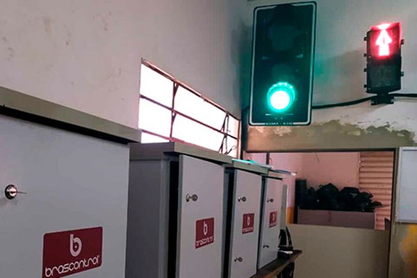Prefeitura adquire aparelhos para sincronizar semáforos na área central de Patos de Minas