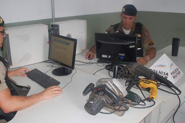 Após arrombamento no Planalto, Polícia Militar prende 3 e recupera materiais furtados