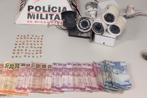 Durante Operação, PM prende jovem com droga, dinheiro e câmeras de segurança em Patrocínio