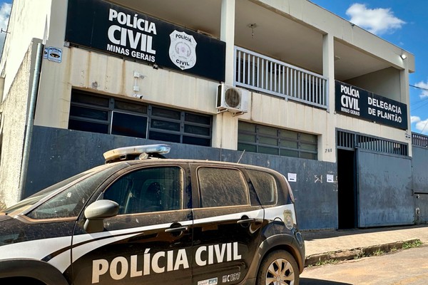Filho é preso após furtar mesa e cadeiras da casa da própria mãe de 64 anos em Patos de Minas