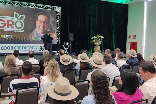 Com palestrante renomado no país, Sicoob Credicopa realiza encontro enaltecendo a força do agro em Patos de Minas