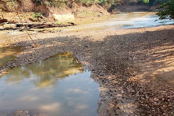 Rio Paranaíba sofre com estiagem e baixo volume de água em alguns pontos chama a atenção