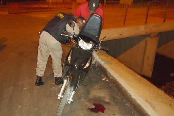 Jovem tenta fugir da Polícia, cai na avenida Fátima Porto e fica gravemente ferida
