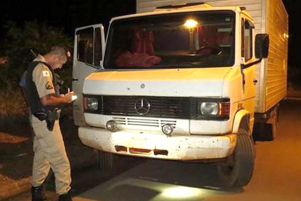 Motorista de Patos de Minas é vítima de sequestro e assalto na cidade de Carmo do Paranaíba