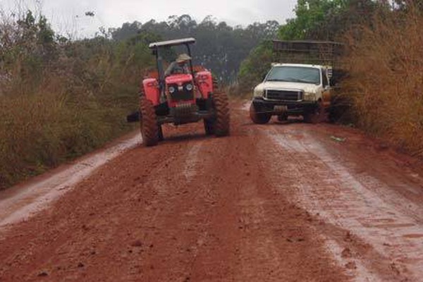 Fim de semana chuvoso deixa as estradas rurais ainda piores em Patos de Minas