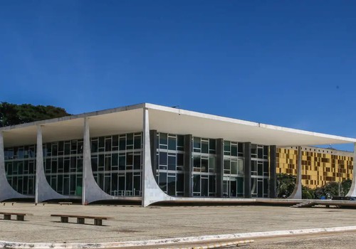 Mendonça vota para validar mínimo existencial em R$ 600