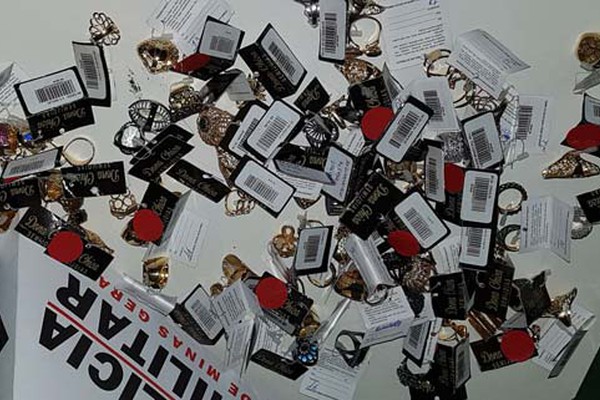 Após divulgação de imagens, PM localiza dezenas de anéis furtados em joalheria do shopping 