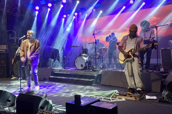 Raphael Piêit fecha show com “Acredito na vida” em show empolgante na Fenapraça; veja ao vivo