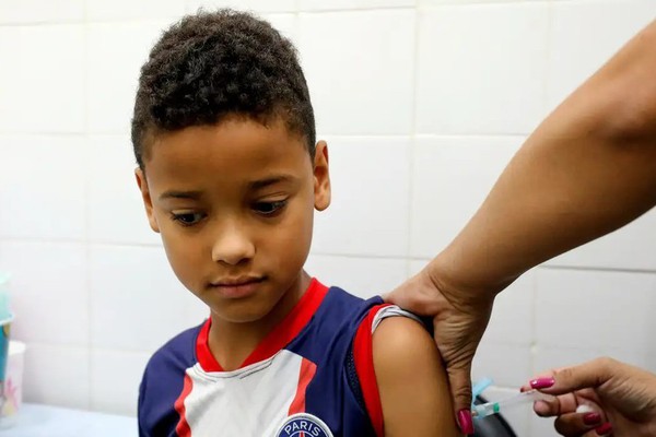 Prefeitura convoca adolescentes para tomarem a 2ª dose da vacina da dengue