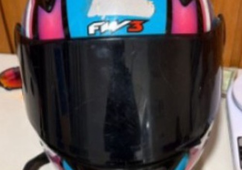 “Mais frágil”! Casal é preso em condomínio após tomar celular de mulher; grávida atuou como "piloto de fuga"