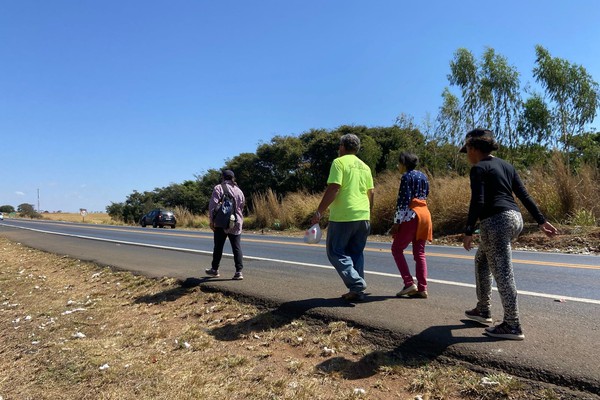 Romeiros percorrem mais de 100km a pé até Santuário de Nossa Senhora da Abadia