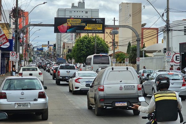 CRLV de 2024 passa a ser exigido para as placas de finais 4,5 e 6 a partir da próxima semana