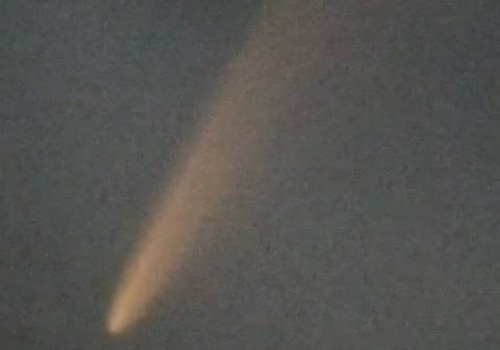 Fenômeno raro: cometa com longa cauda pode ser visto nos céus de Patos de Minas