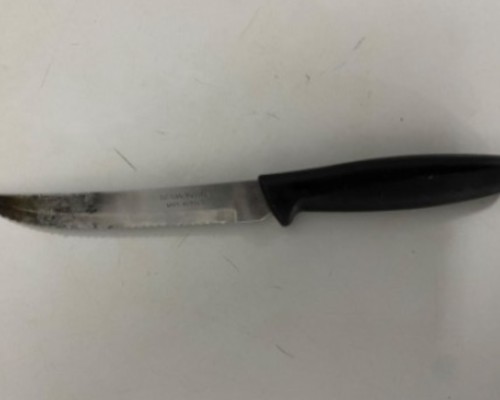 Motociclista é preso com faca após moto derrapar no Centro de Patos de Minas