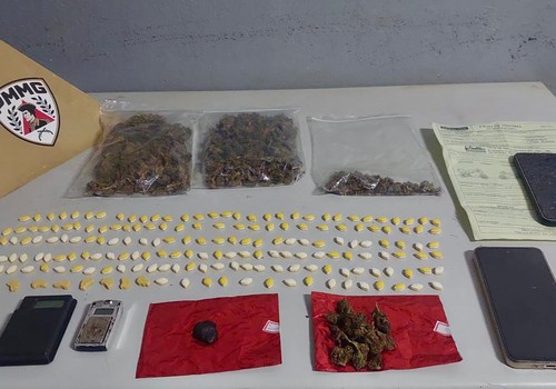 Denúncias ao 181 leva a Polícia Militar a apartamento usado para vender maconha e ecstasy