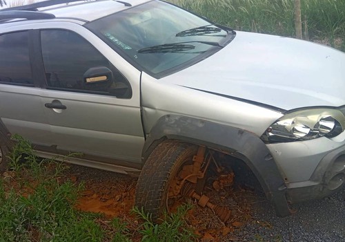 Ladrões escalam muro, furtam carro e eletrônicos e acabam presos após perseguição e tiros na BR 354