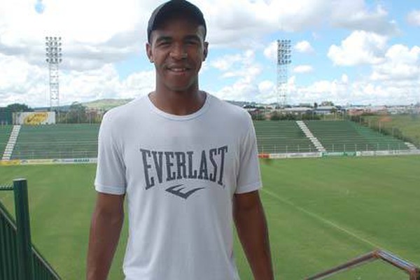 Mamoré contrata volante do São Carlos para reforçar o meio campo
