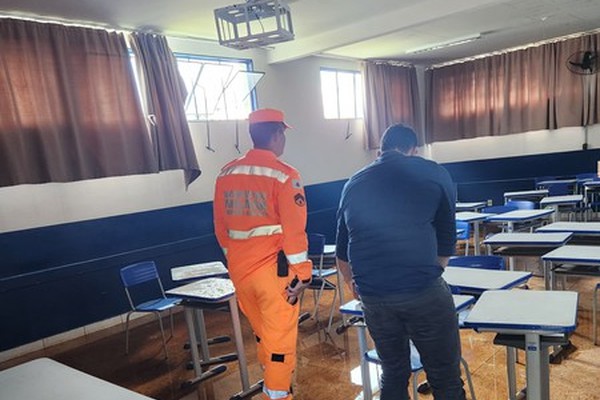 Bombeiros e Defesa Civil vistoriam locais afetados por temporal em Patos de Minas