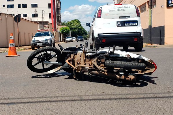 Motociclista de 45 anos é encaminhado para hospital depois de mais um acidente em Patos de Minas