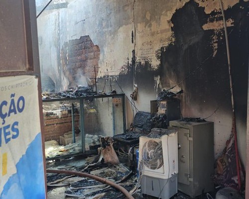 Vaquinha solidária busca ajudar chaveiro atingido por incêndio a reconstruir espaço de trabalho